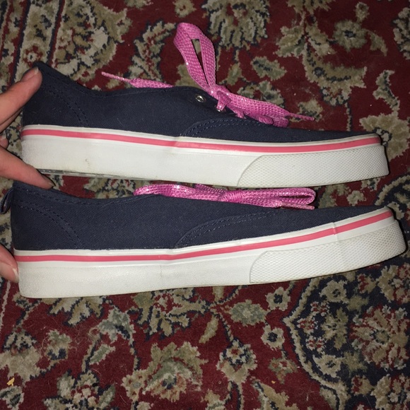 Tennis shoes - Picture 3 of 3